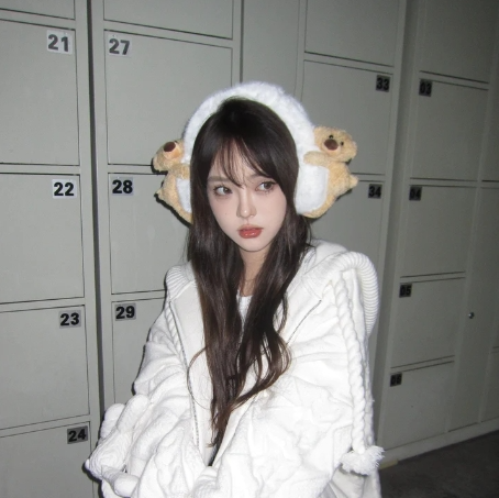 13De Marzo Earmuff White BlankRoom