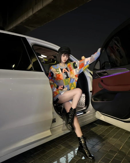 13De Marzo Sweater Logo BlankRoom