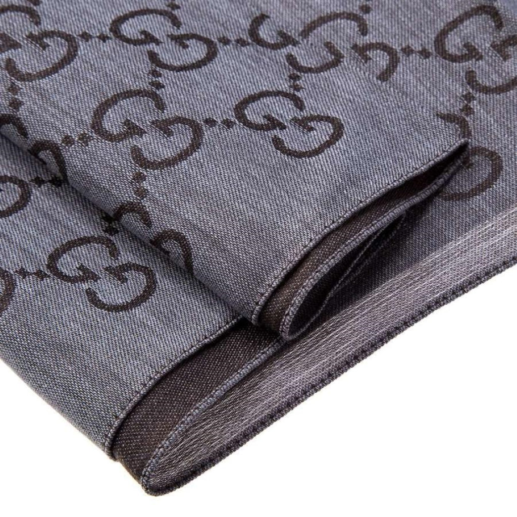 khăn chữ nhật GUCCI SCARF DARK BROWN AND GREY hàng hiệu chính hãng Authentic có sẵn tại BlankRoom Hà Nội, Việt Nam. 165904 3G646 1264