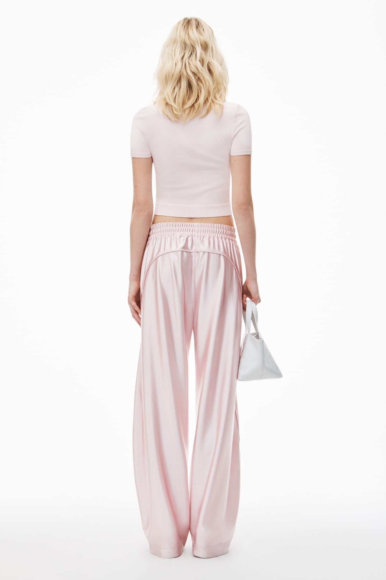 mặt đằng sau lưng áo