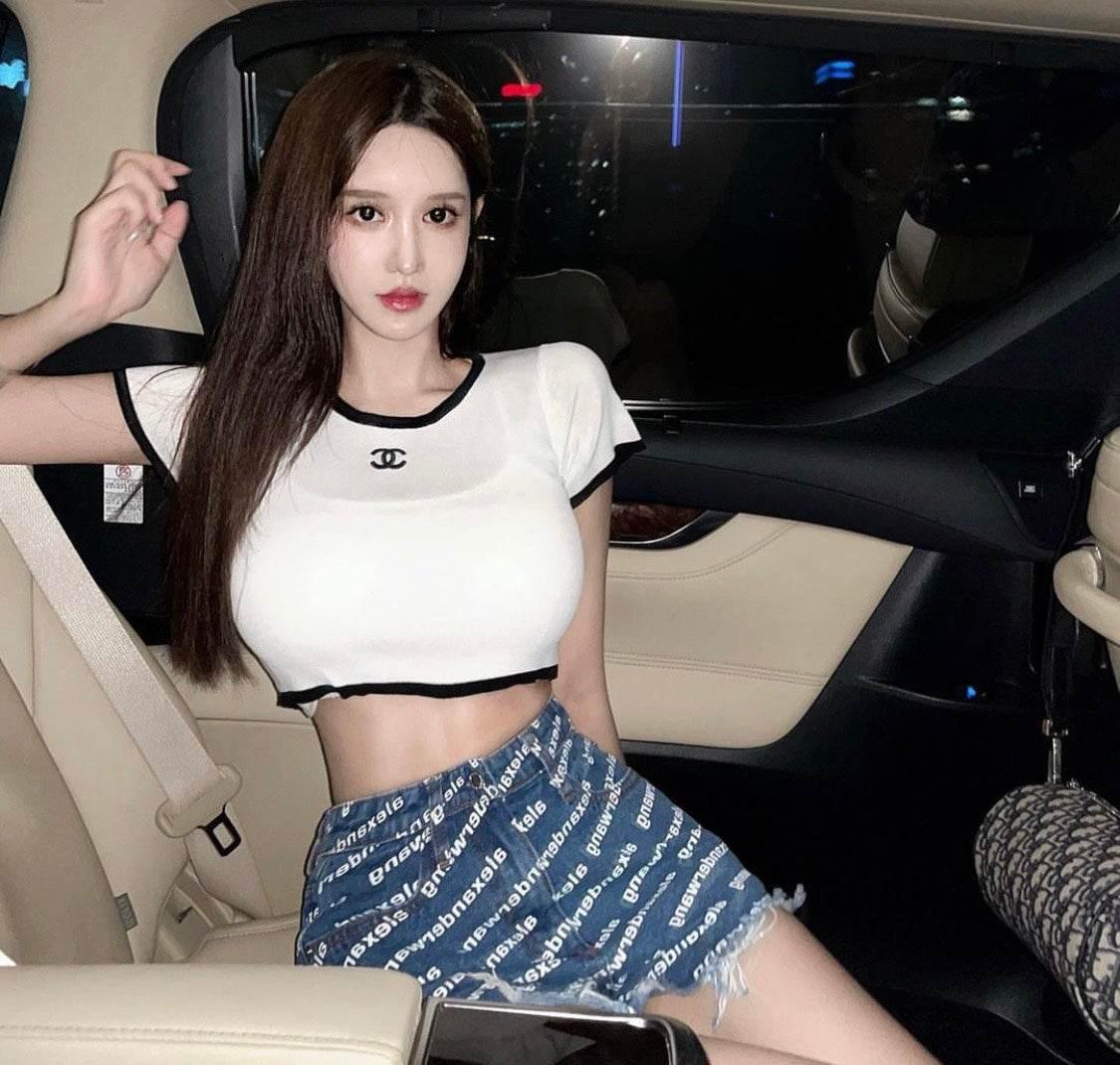 ALEXANDER WANG SHORT (01) - Blank Room