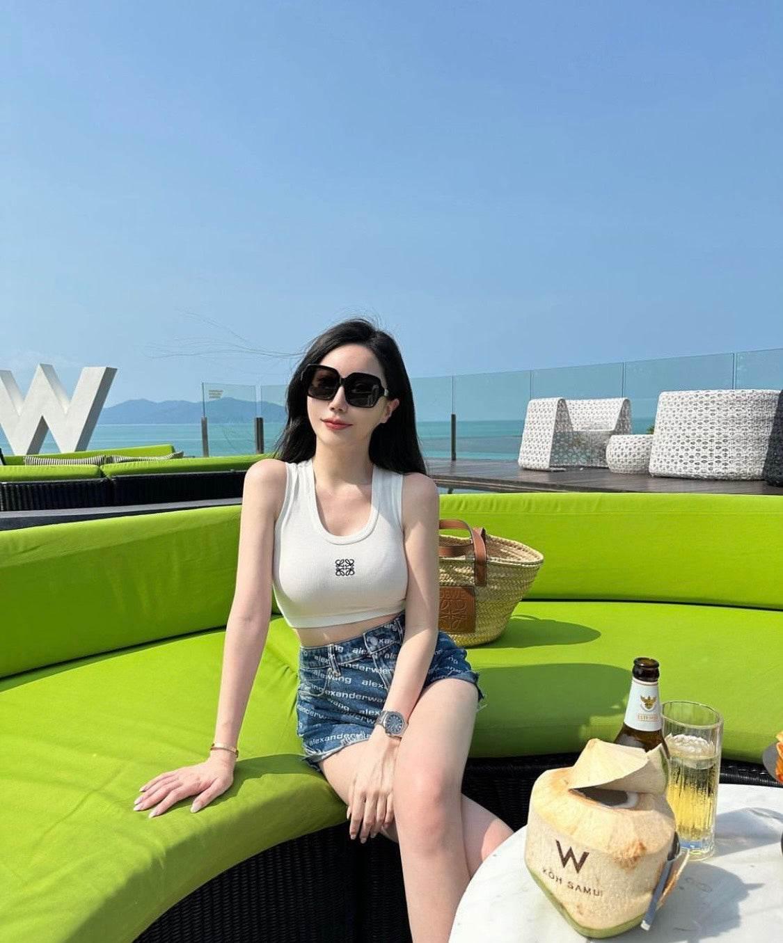 ALEXANDER WANG SHORT (01) - Blank Room