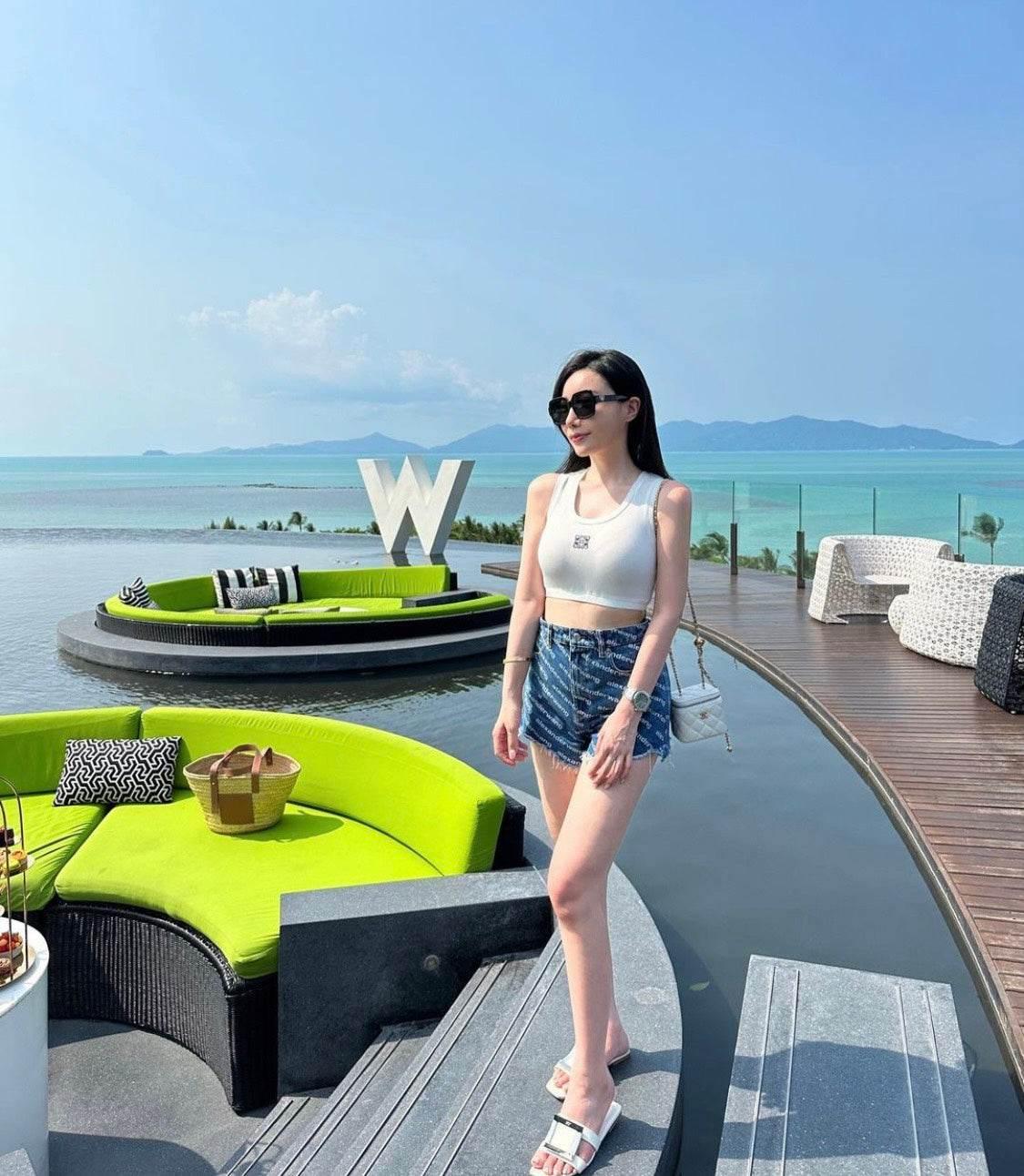 ALEXANDER WANG SHORT (01) - Blank Room