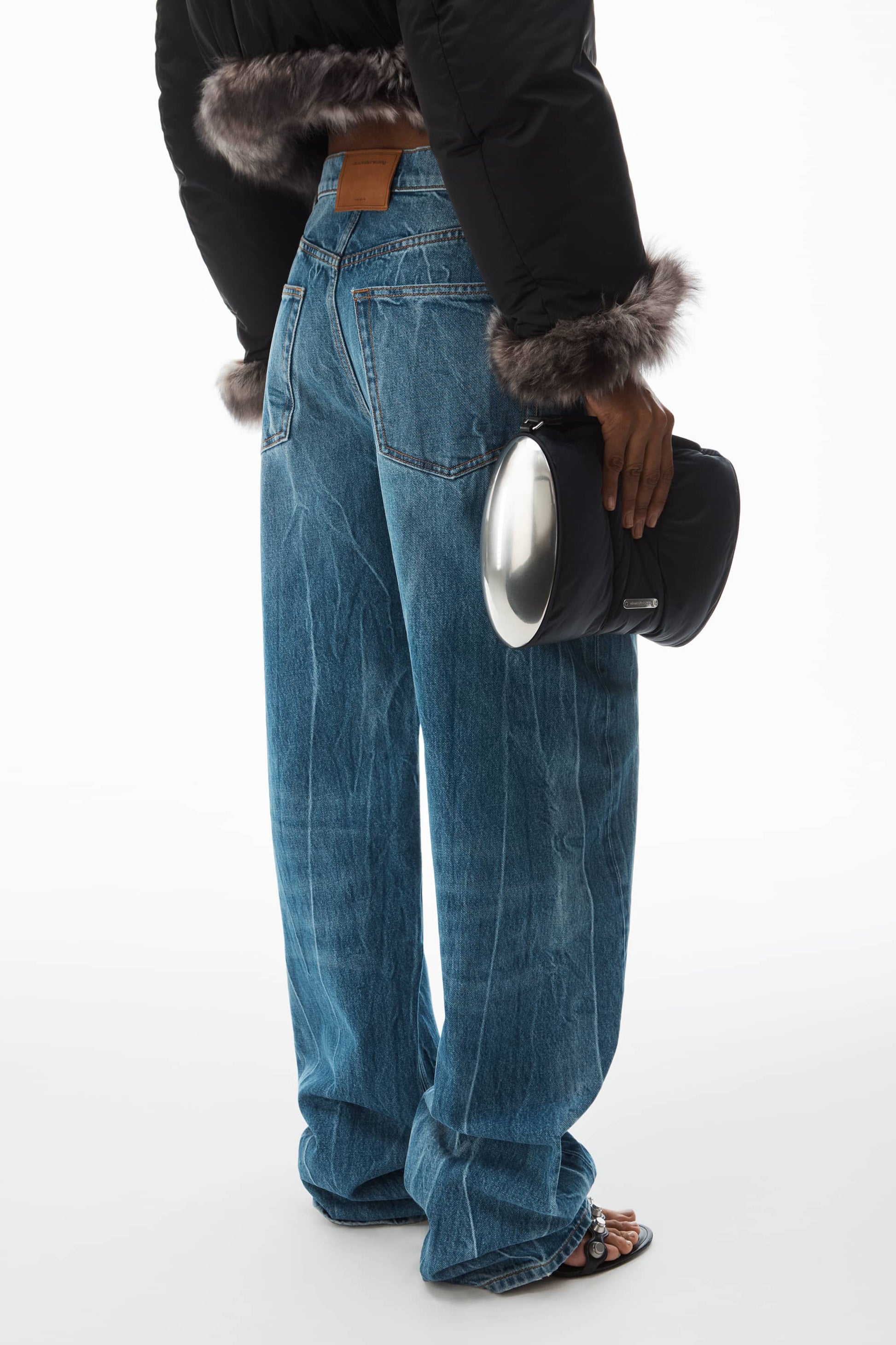 mặt đằng sau lưng