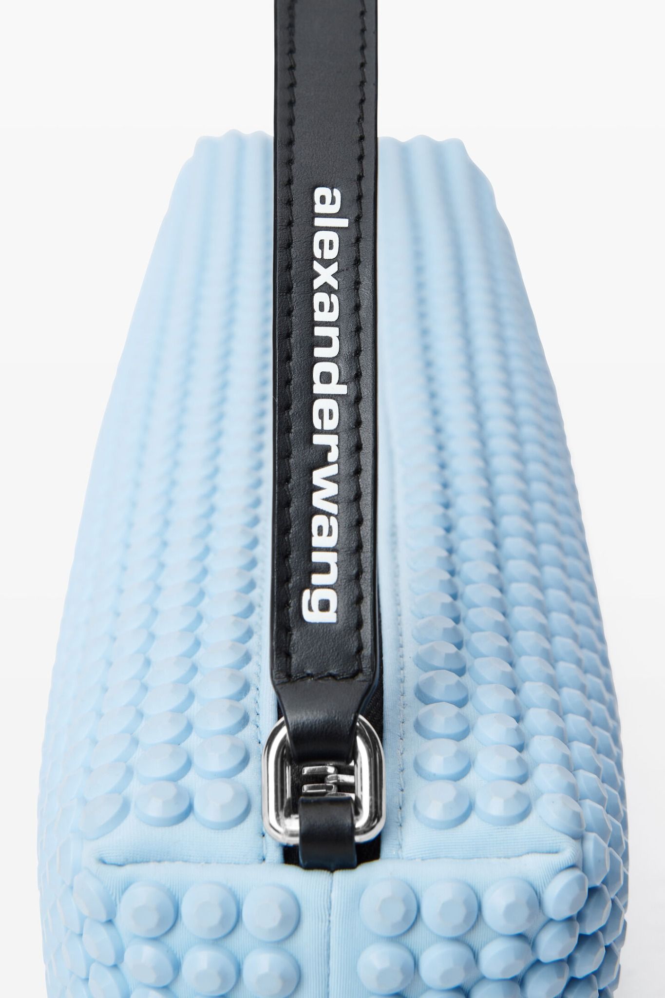 logo trên dây của túi