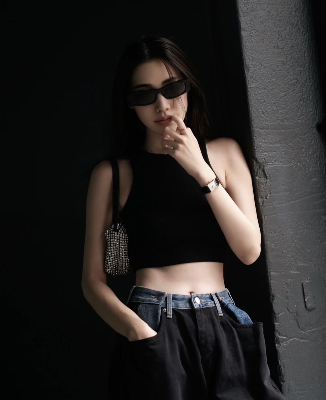 nữ đeo túi Alexander Wang Heiress Pouch In Crystal Mesh 2019P0813J100