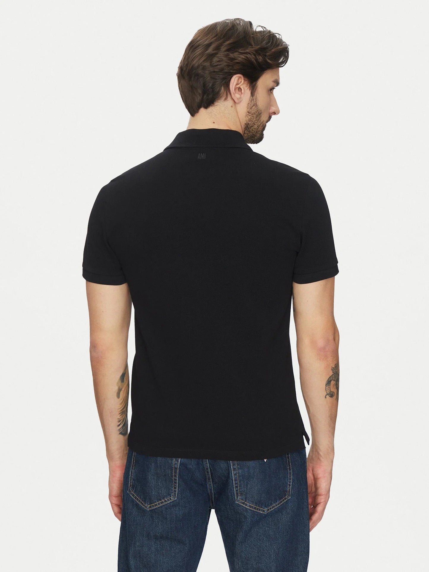 mặt đằng sau lưng áo