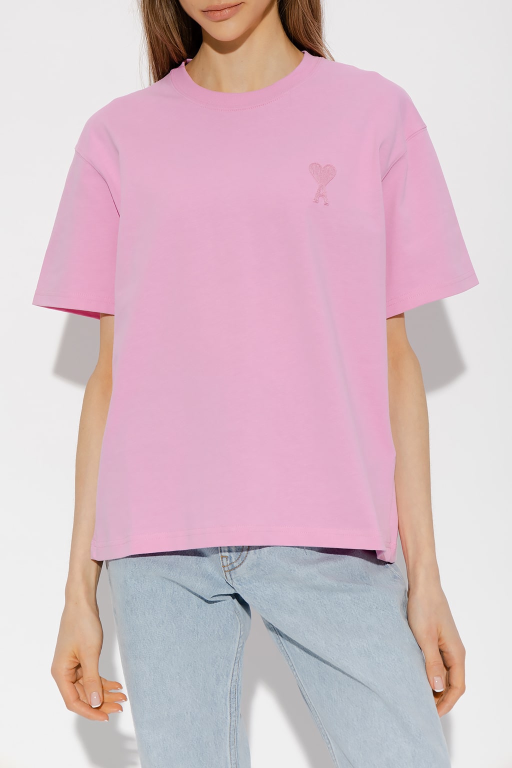 nữ mặc áo Ami De Coeur Candy Pink Boxy Fit T-Shirt UTS004.726 663
