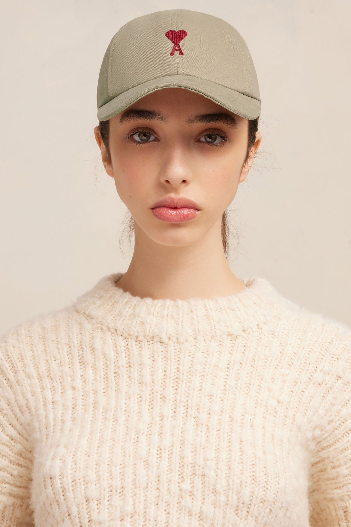 nữ đội nón Ami De Coeur Embroidery Beige Cap UCP213.291 250