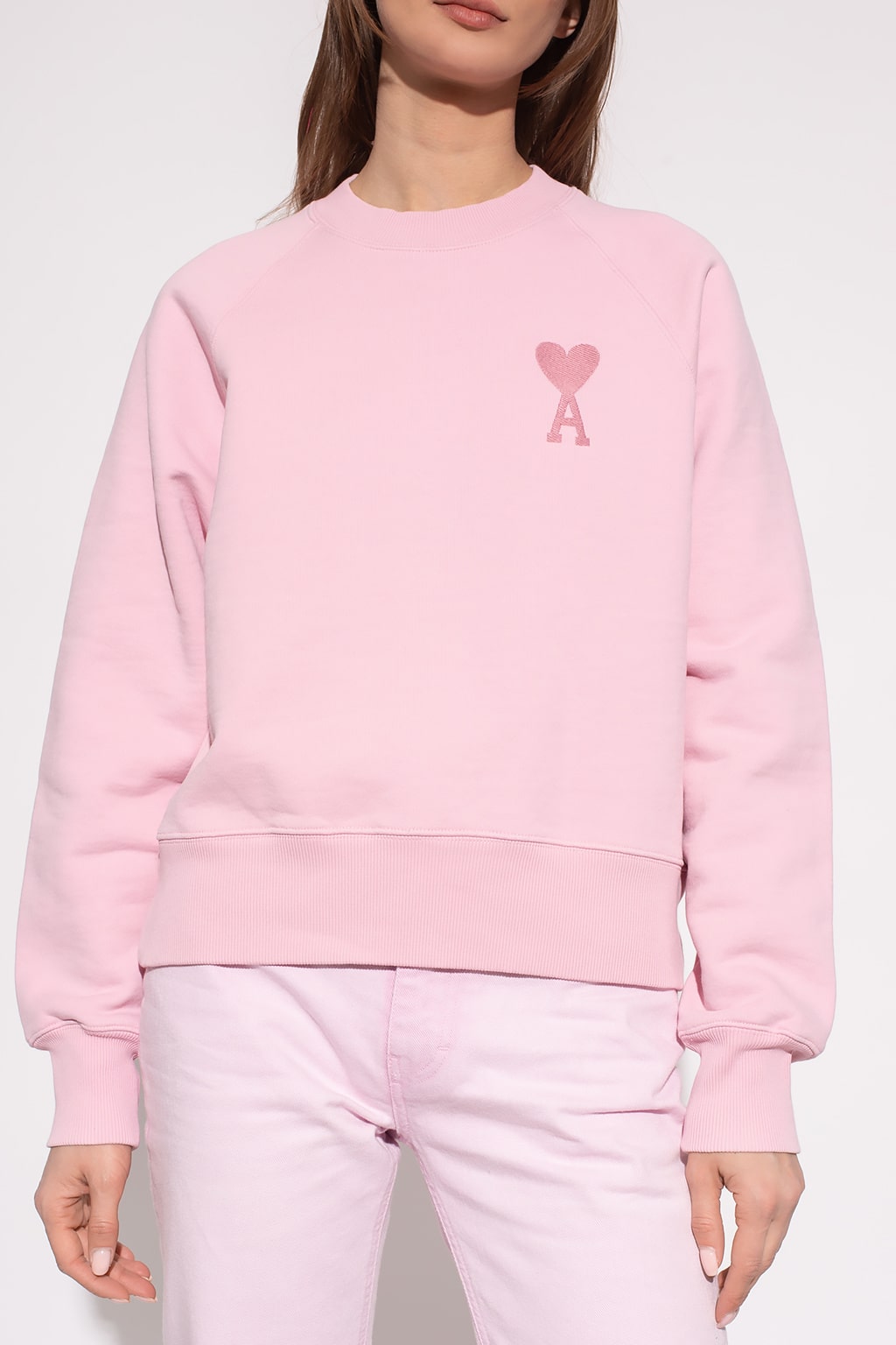 nữ mặc áo Ami De Coeur Pale Pink Small Logo Sweater USW002747655
