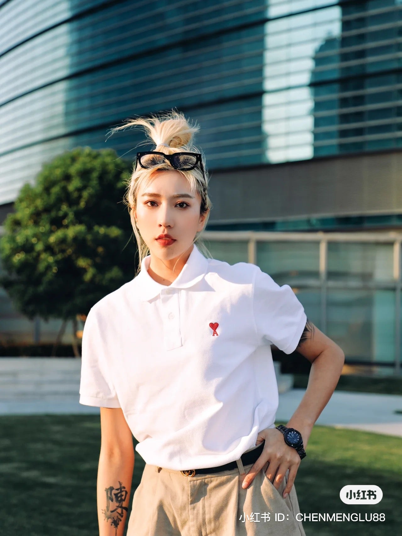 Ami De Coeur White-Red Polo Shirt hàng hiệu Authentic hiện đang có sẵn tại cửa hàng BlankRoom Việt Nam. Made in Portugal. Designer: BFUPL001.760 100