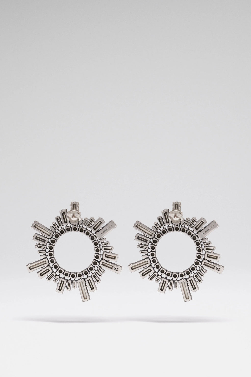 AMINA MUADDI BEGUM EARRINGS hàng hiệu chính hãng Authentic có sẵn tại BlankRoom Hà Nội, Việt Nam.