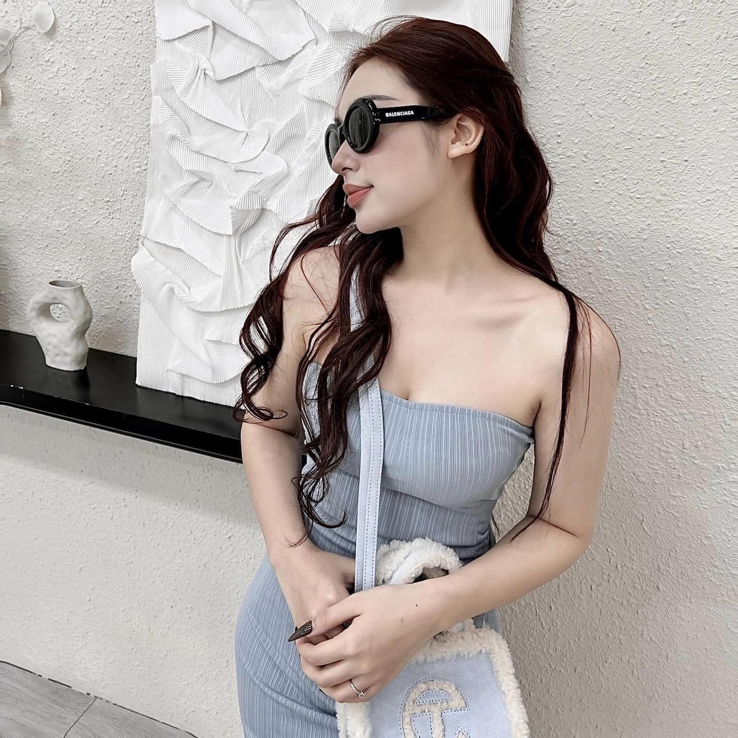 nữ đeo kính BALENCIAGA BB0074S 001 ROUND ACETATE SUNGLASSES IN BLACK