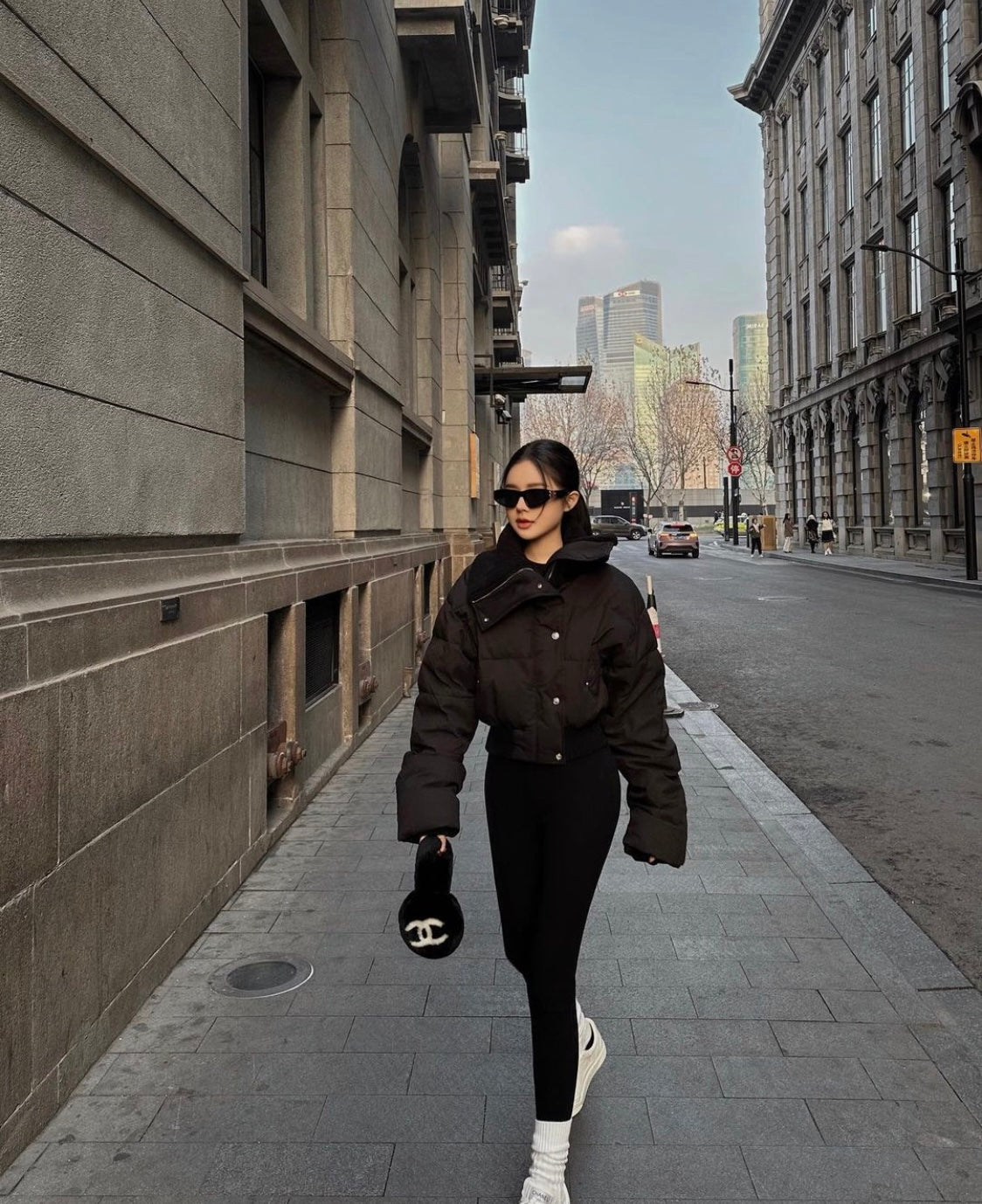 nữ mang kính BALENCIAGA BB0095S 001 DYNASTY D-FRAME SUNGLASSES BLACK
