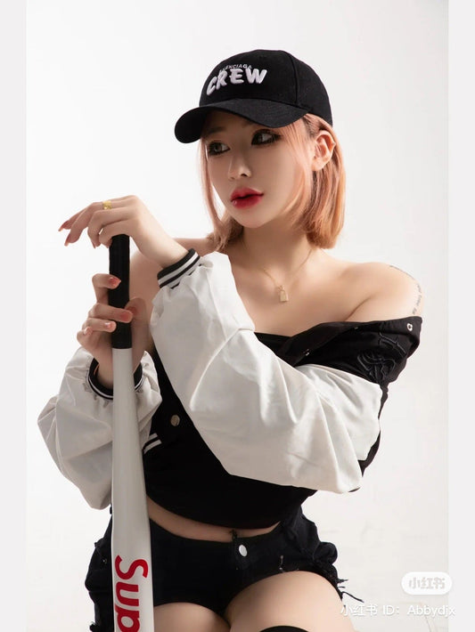 wearing BALENCIAGA CREW BLACK BASEBALL CAP 617139410B21000 authentic tại Hà Nội, Sài Gòn, Tp HCM, Việt Nam