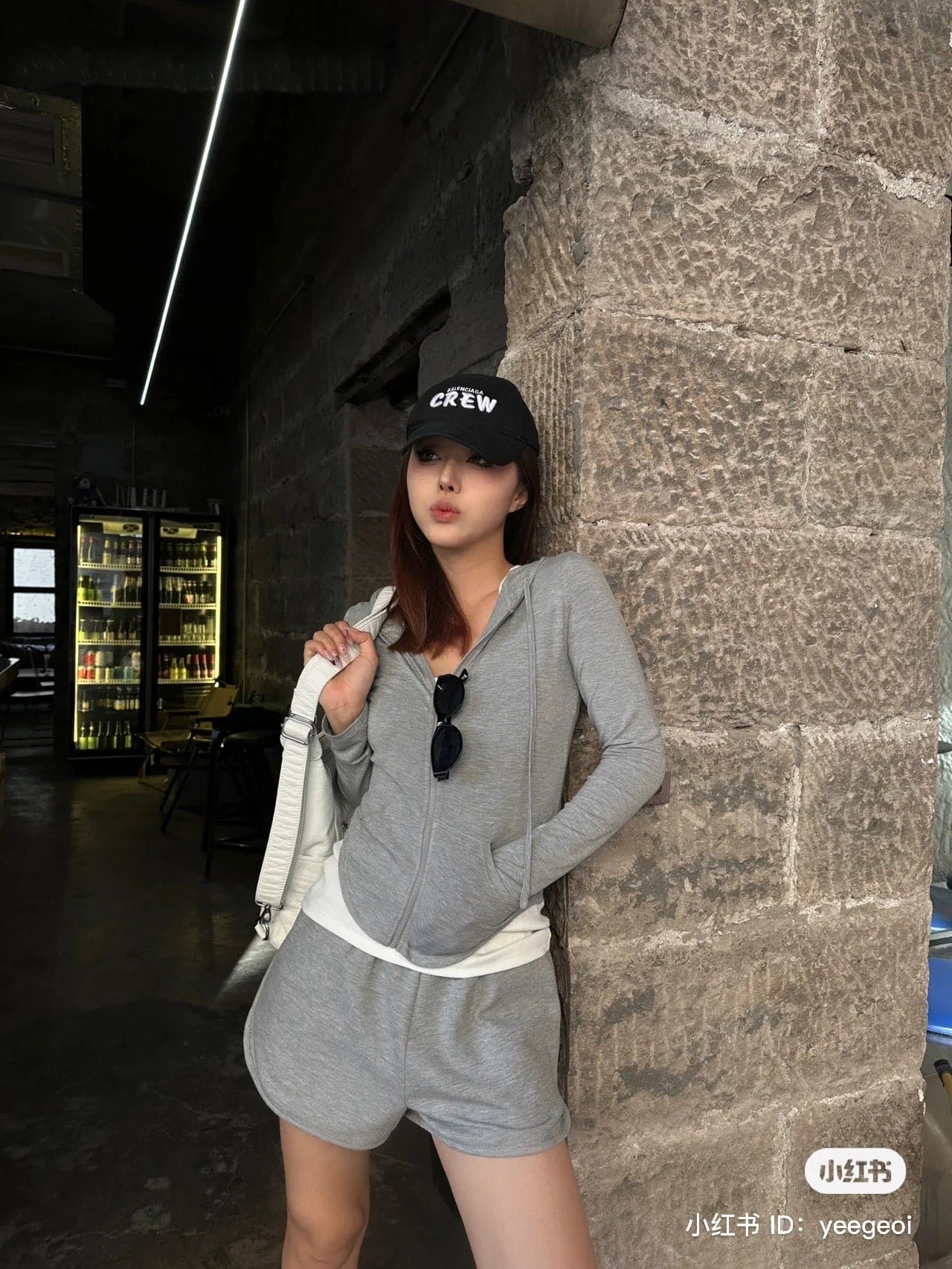 tổng thể nón BALENCIAGA CREW BLACK BASEBALL CAP 617139410B21000