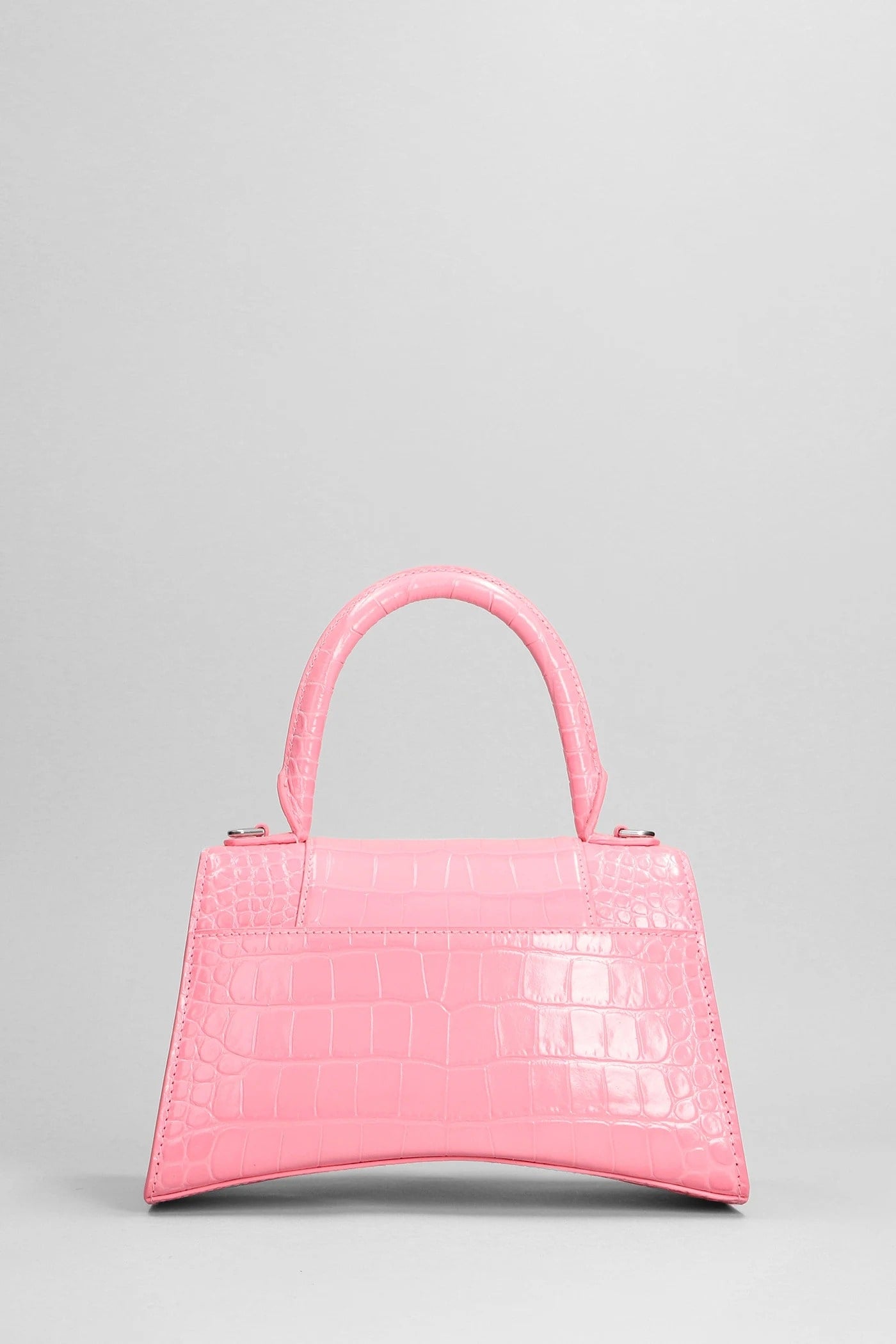 mặt đằng sau lưng túi