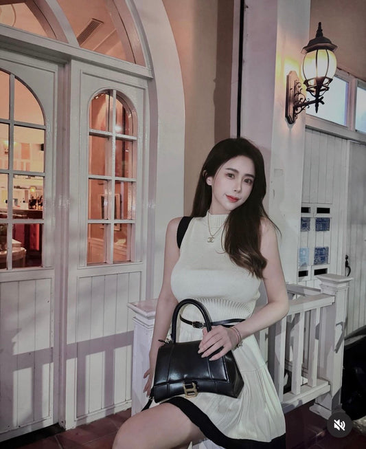 wearing BALENCIAGA HOURGLASS SMALL HANDBAG BOX IN BLACK 5935461QJ4M1000