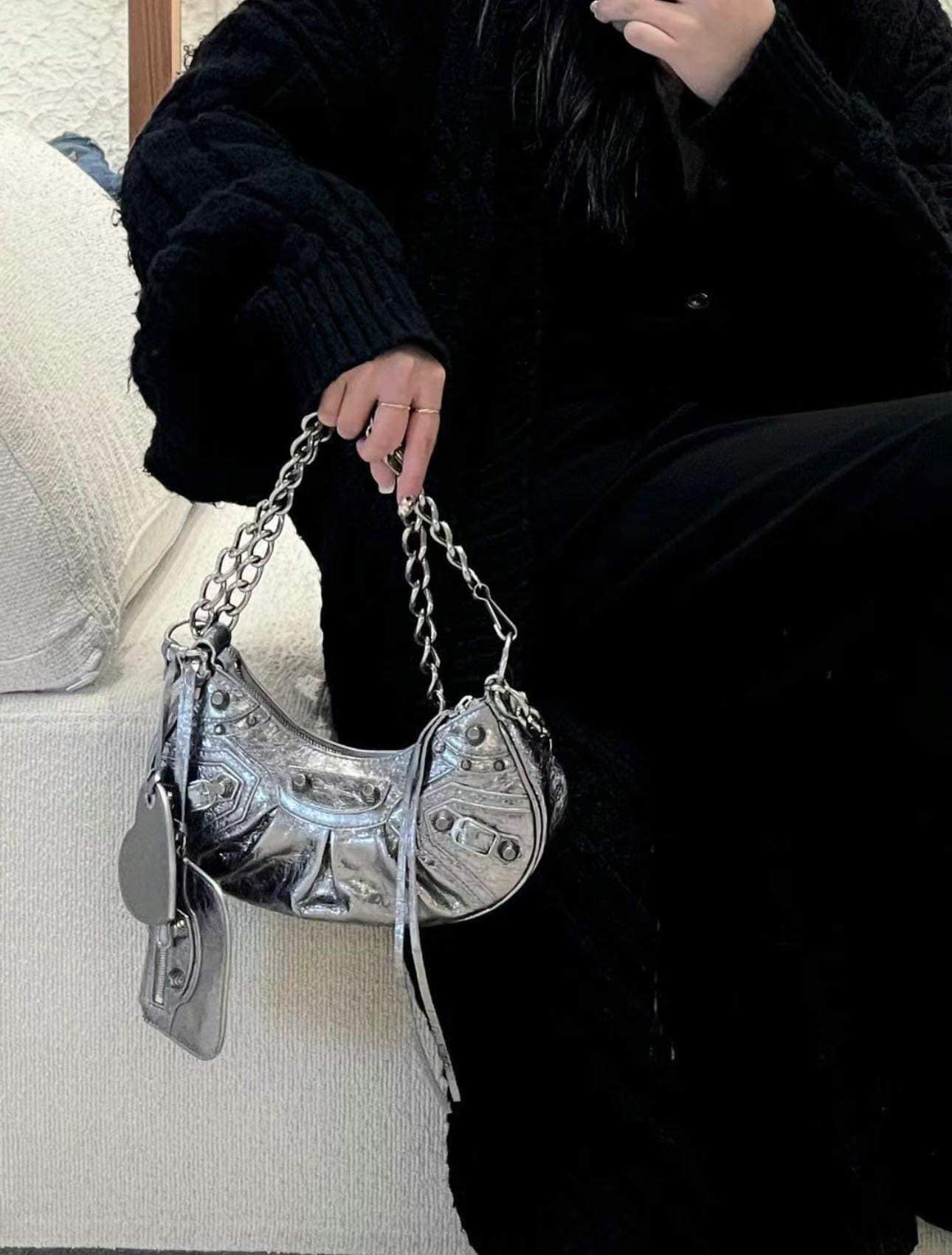 tổng thể túi BALENCIAGA LE CAGOLE XS METALLIC-LEATHER SHOULDER BAG WITH CHAIN 7128130GT3Y8103