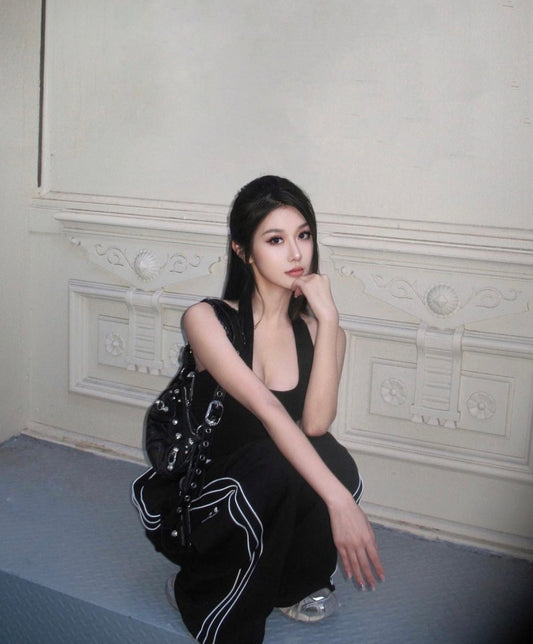 wearing túi xách BALENCIAGA WOMEN'S LE CAGOLE XS SHOULDER BAG IN BLACK 23FW 6713091VG9Y1000 authentic