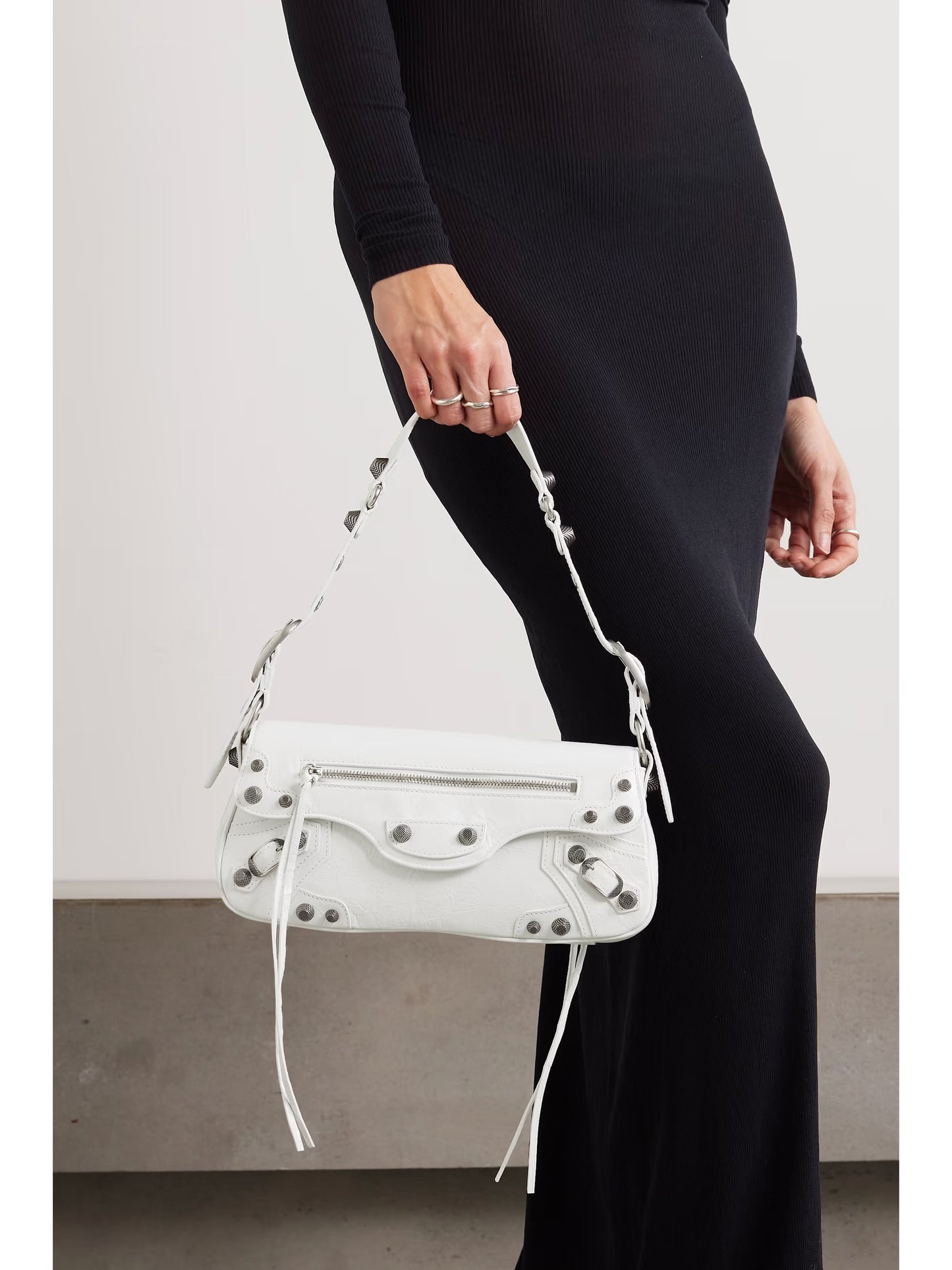 mẫu cầm túi BALENCIAGA LE CAGOLE XS SLING BAG WHITE 7716701VG9Y9104