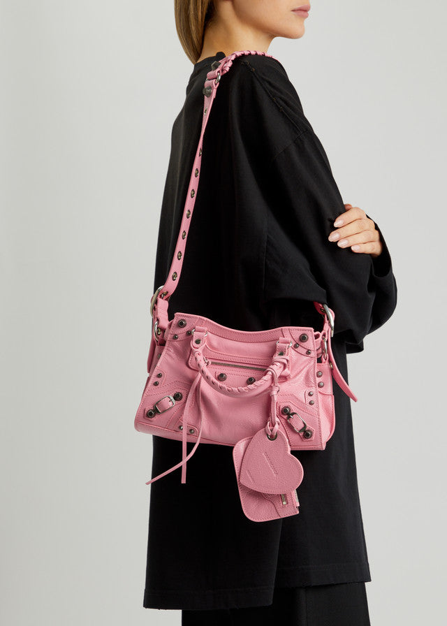 mẫu mang túi BALENCIAGA NEO CAGOLE XS SHOULDER BAG SWEET PINK 23FW 7515211VG9Y5812