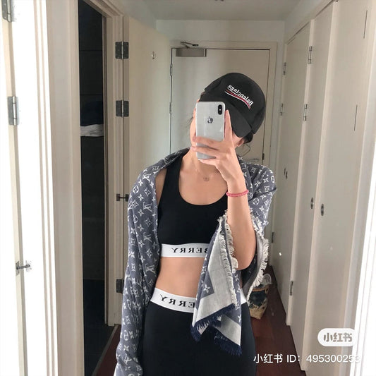 wearing nón BALENCIAGA WAVE LOGO BASEBALL CAP IN BLACK 561018 310B2 1077