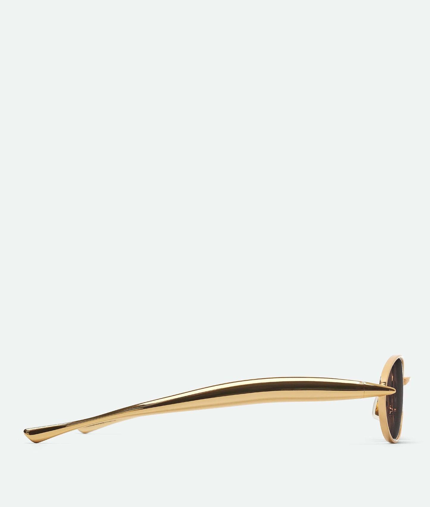 mặt ngang bên hông kính