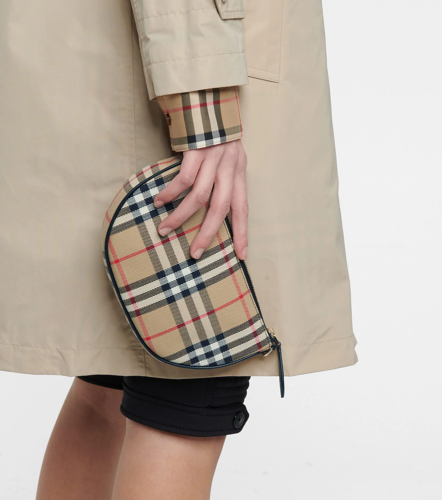 túi kẹp nách BURBERRY VINTAGE CHECK OLYMPIA POUCH IN ARCHIVE BEIGE 80580061 authentic có tại hà nội, sài gòn, tp hcm, việt nam