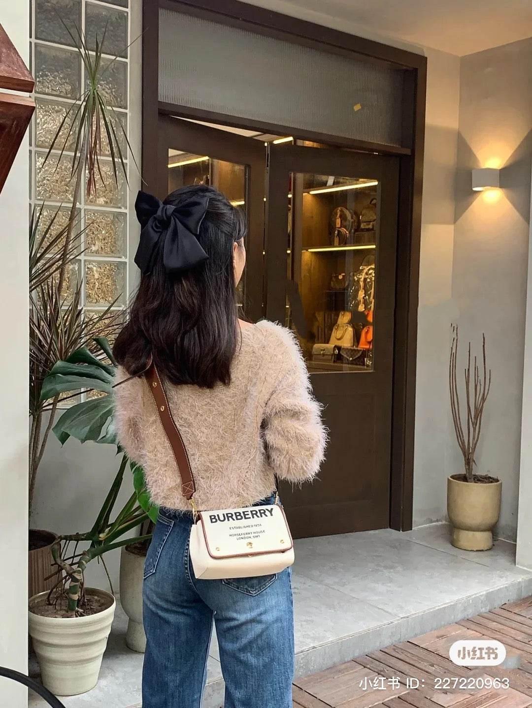 BURBERRY BAG (04) - Blank Room