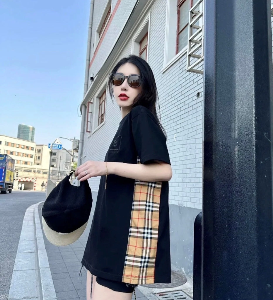 nữ mặc áo Burberry BBox Check Panel T-Shirt in Black 8080852