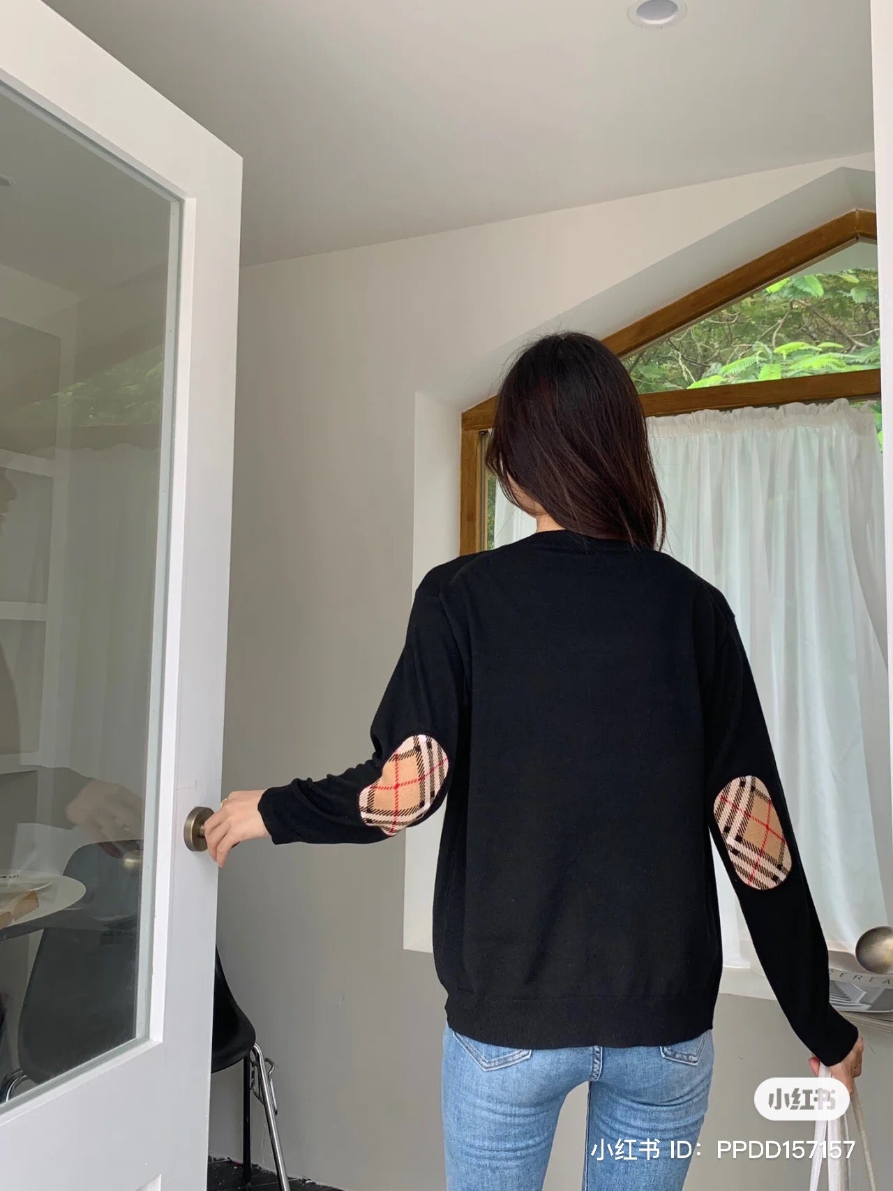 nữ mặc áo Burberry Vintage Check Elbow Patch Dornoch Merino Wool Cardigan Black 8024593