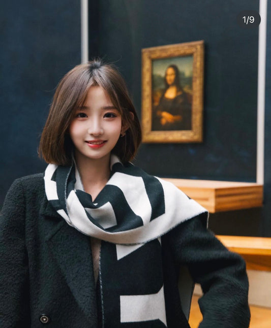 wearing Burberry Logo Wool Jacquard Scarf In Black 80542141