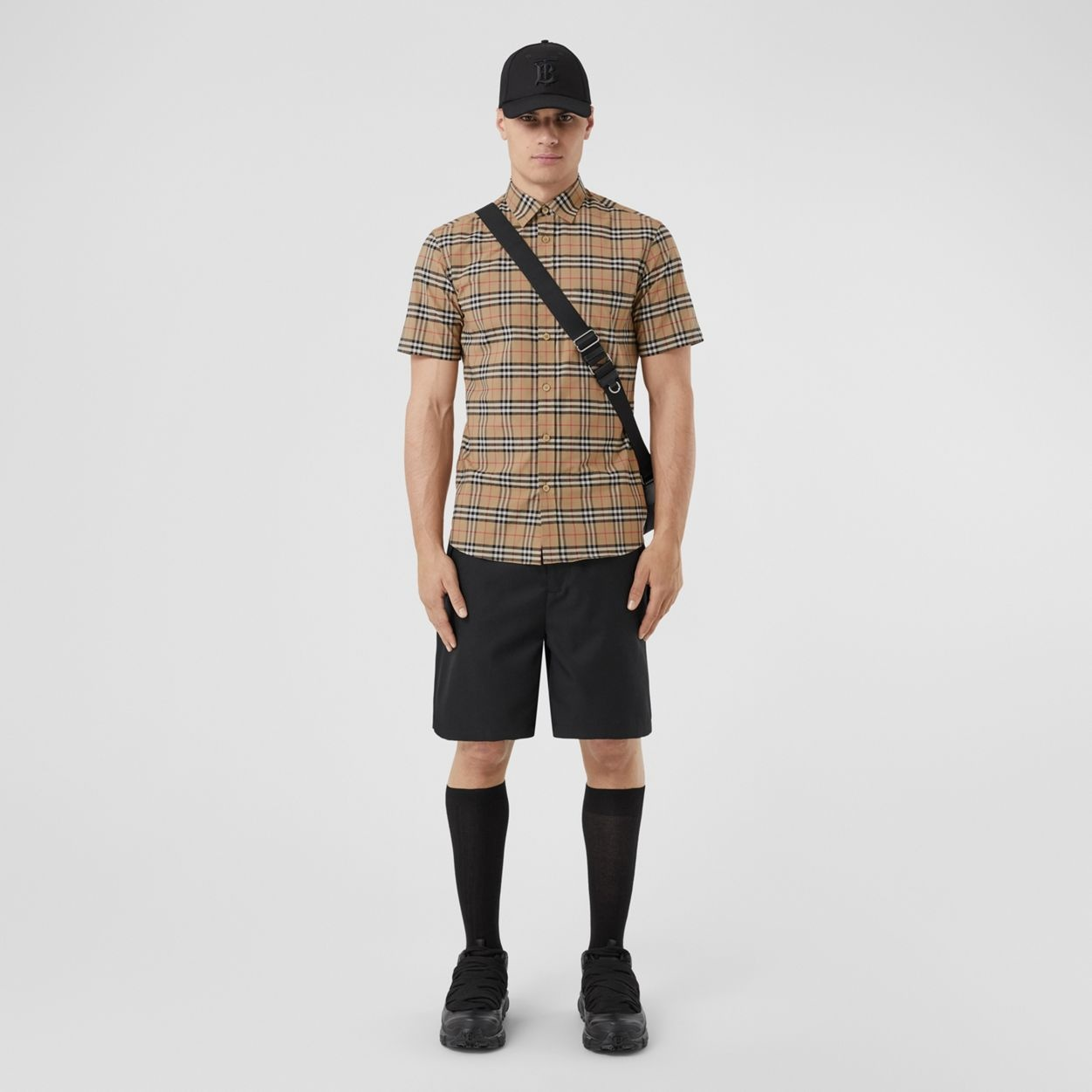 wearing Burberry Simpson Short-sleeve Shirts In Beige 8020965