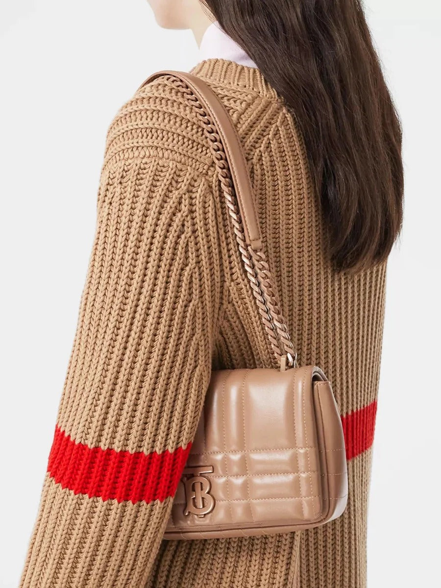 mẫu mang túi BURBERRY SMALL LOLA QUILTED LEATHER BAG CAMEL 8049001 A1420