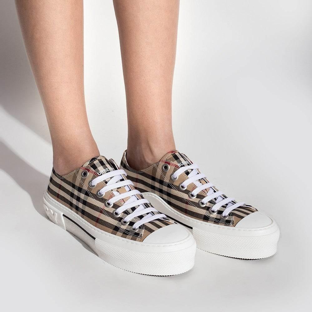 mẫu mang giày Burberry Vintage Checked Sneaker In Beige 80505061