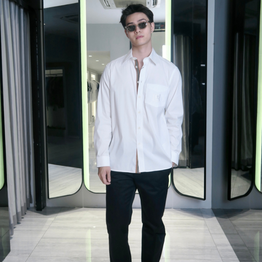 wearing BURBERRY WHITE LETTER PATTERN FUNCTIONAL COTTON 8061860