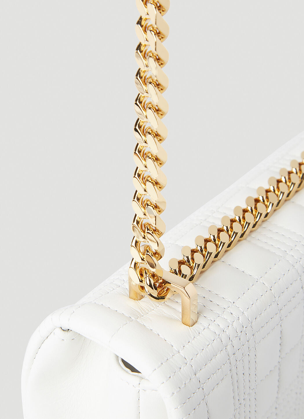 túi đeo chéo BURBERRY WHITE SMALL QUILTED LOLA BAG 8021106 A1464