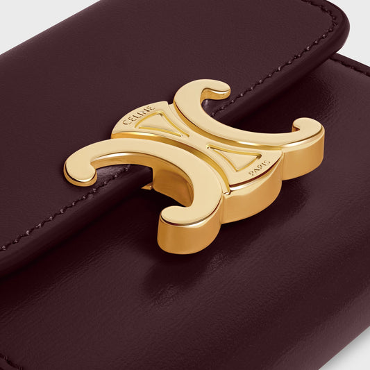 chi tiết cận chất liệu Celine Compact Wallet with Coin Triomphe in Shiny Calfskin Deep Burgundy 10I653DPV.28DG