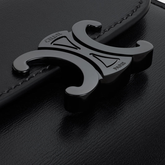 chi tiết ví CELINE SMALL FLAP WALLET TRIOMPHE IN SHINY CALFSKIN BLACK / BLACK 10D783DPV.38NN