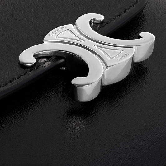 chi tiết ví gập CELINE SMALL WALLET TRIOMPHE IN SHINY CALFSKIN BLACK/SILVER 10D783DPV.38SI