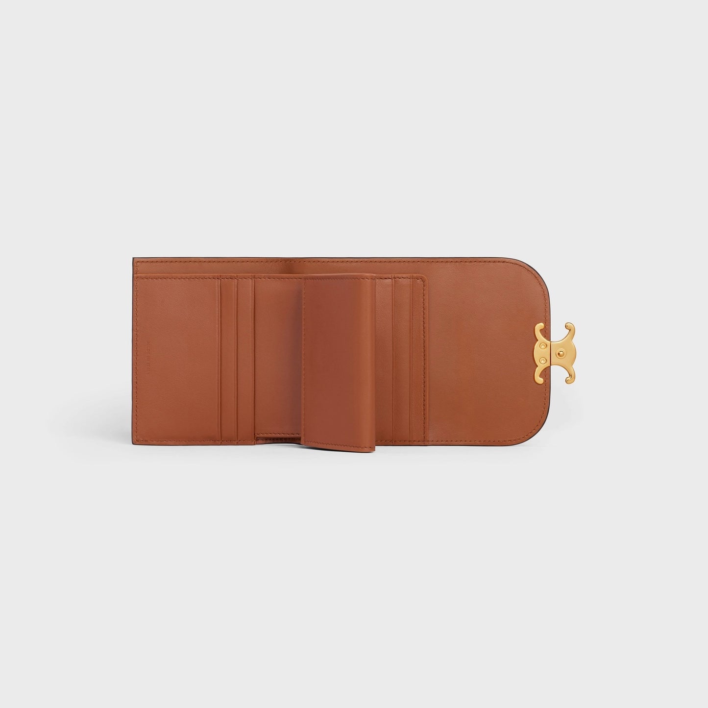 mặt trong ví gập CELINE SMALL WALLET TRIOMPHE IN SHINY SMOOTH LAMBSKIN TAN 10D783BZG.04LU