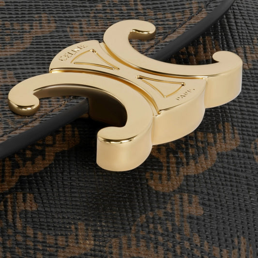 chi tiết ví gập CELINE SMALL WALLET TRIOMPHE IN TRIOMPHE CANVAS TAN 10D782CQH.04LU