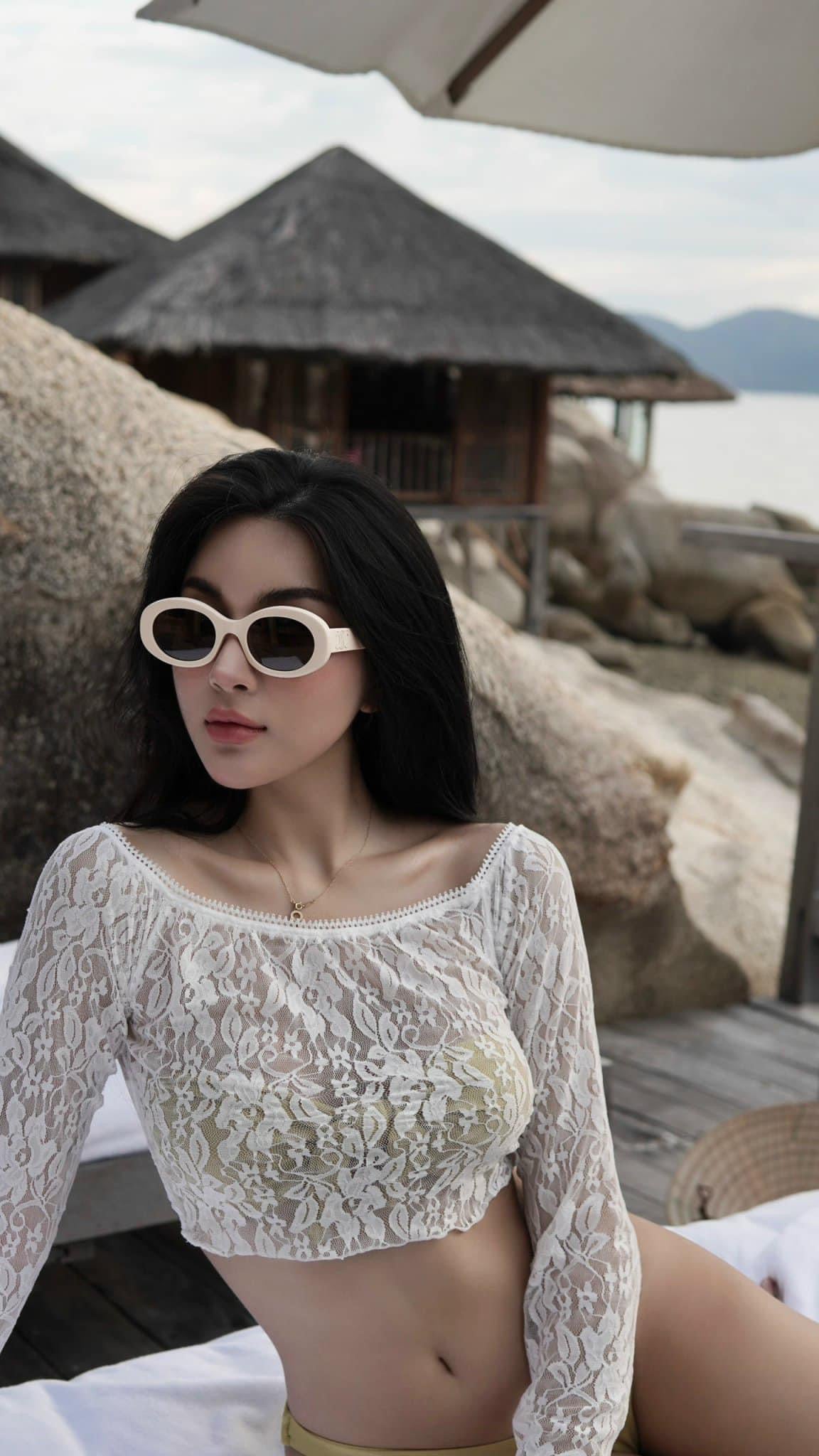 wearing CELINE TRIOMPHE 01 IVORY SUNGLASSES IN ACETATE 4S194CPLB.01QE