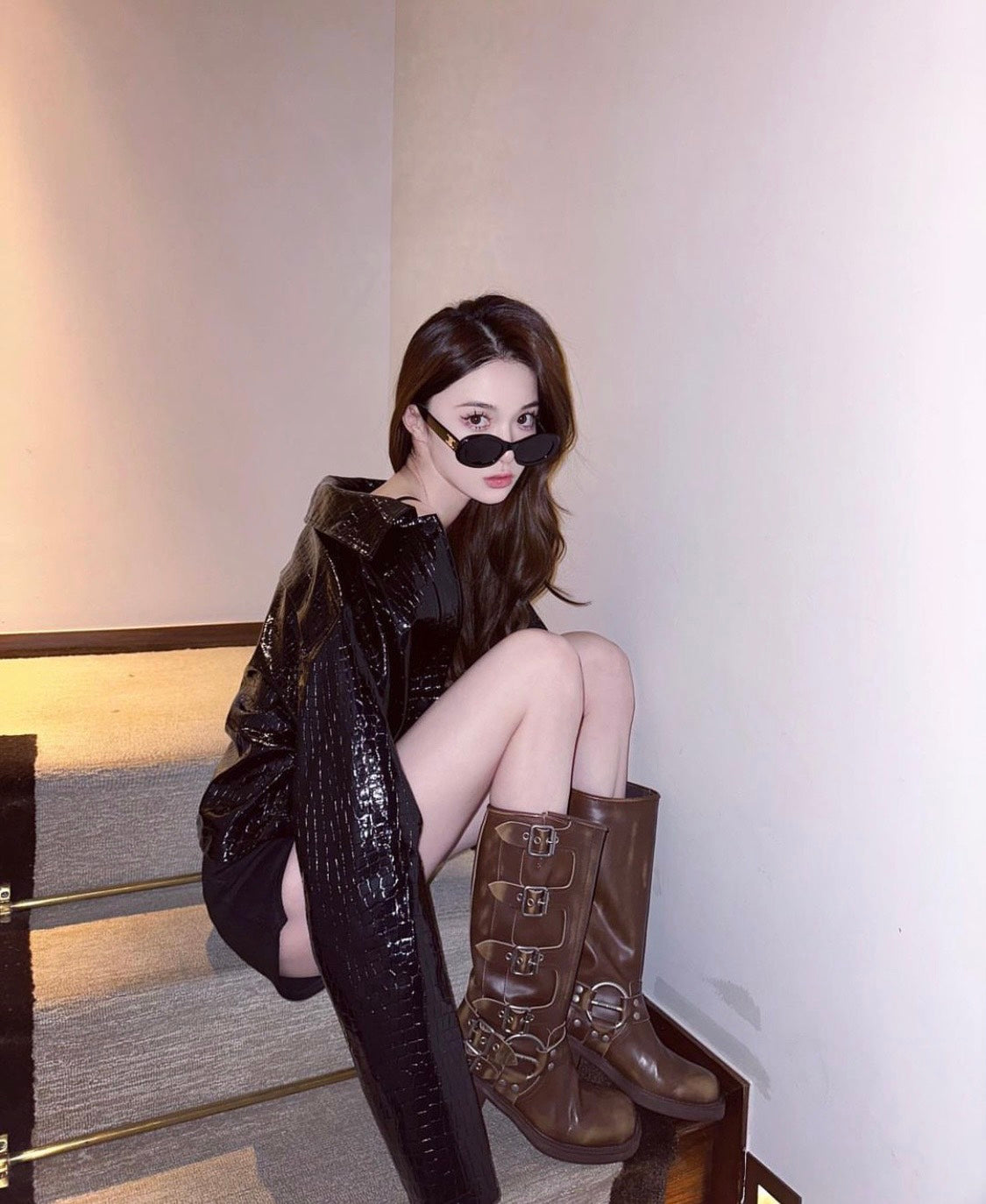 nữ đeo mắt kính râm CELINE TRIOMPHE 01 SUNGLASSES IN ACETATE BLACK 4S194CPLB.38NO