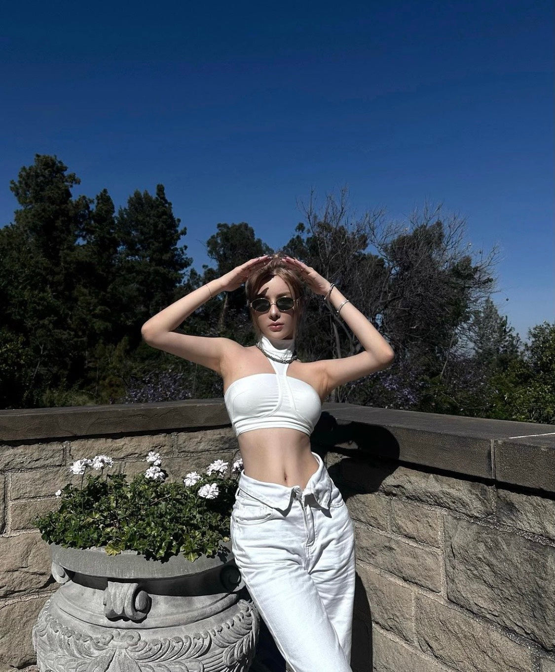 mẫu đeo wearing mắt kính râm TRIOMPHE METAL 01 SUNGLASSES IN METAL SILVER / SMOKE 4S235CMLB 36SM authentic