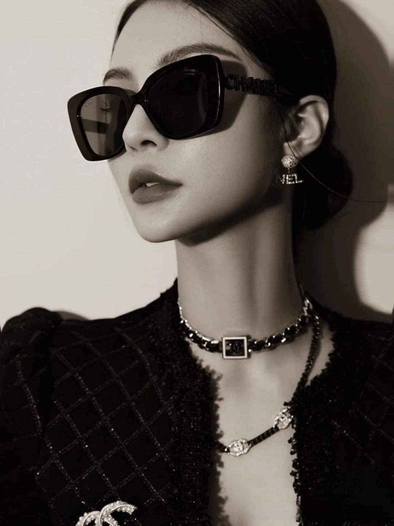 mẫu mang kính CHANEL CH5422B C501T8 SQUARE SUNGLASSES