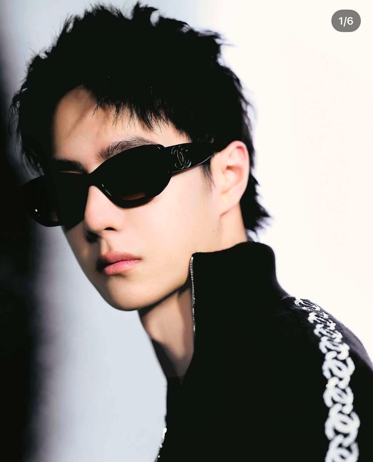 mẫu mang kính CHANEL CH5493 C622S5 SUNGLASSES