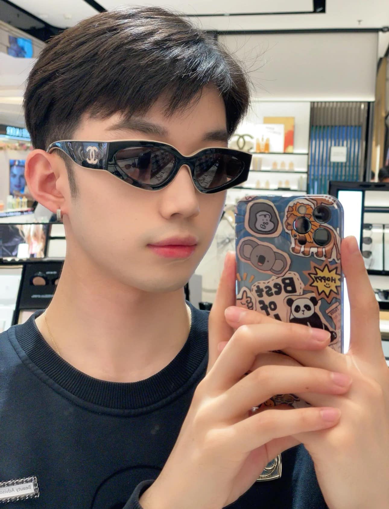 mẫu mang kính CHANEL CH6056 C534M3 CAT EYE SUNGLASSES BEIGE