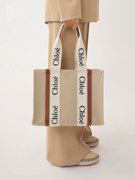 túi xách nữ CHLOE MEDIUM WOODY TOTE BAG WHITE & BROWN CHC22AS383I2690U authentic tại blank room hà nội, việt nam